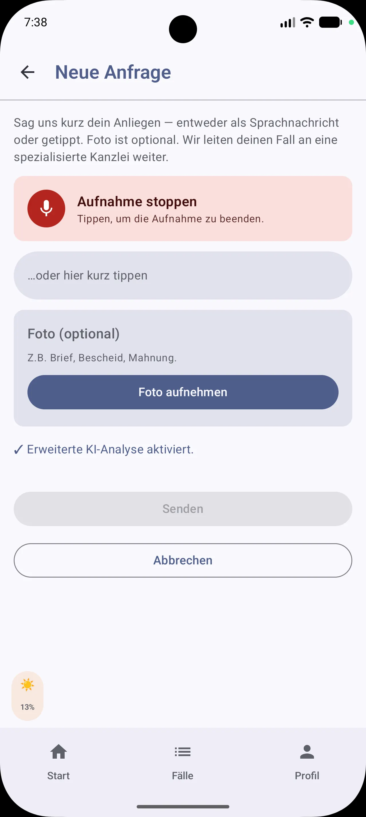 App-Bildschirm „Neue Anfrage“: Sprachaufnahme läuft, optionales Foto, Senden-Button.
